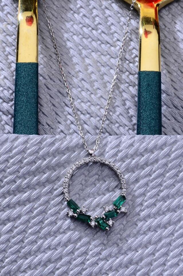 925 Ayar Gümüş Yeşil Baget Taşlı Halka Kolye