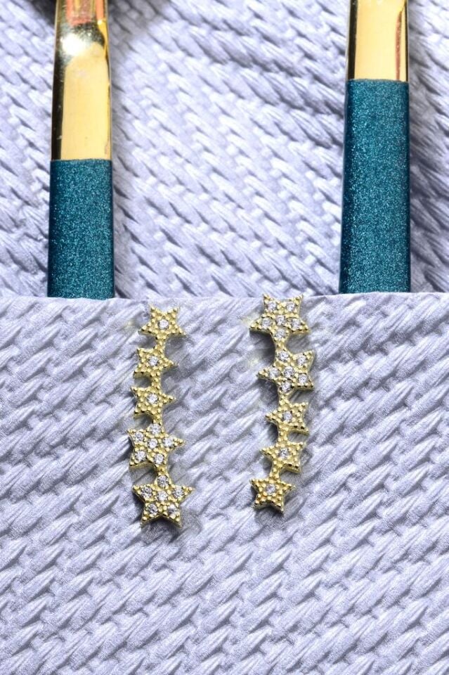 925 Ayar Gümüş Yıldız Desenli Sallantılı Gold Küpe