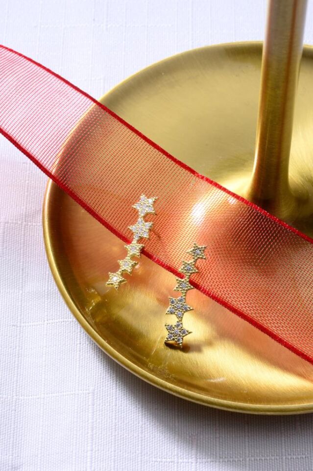 925 Ayar Gümüş Yıldız Desenli Sallantılı Gold Küpe