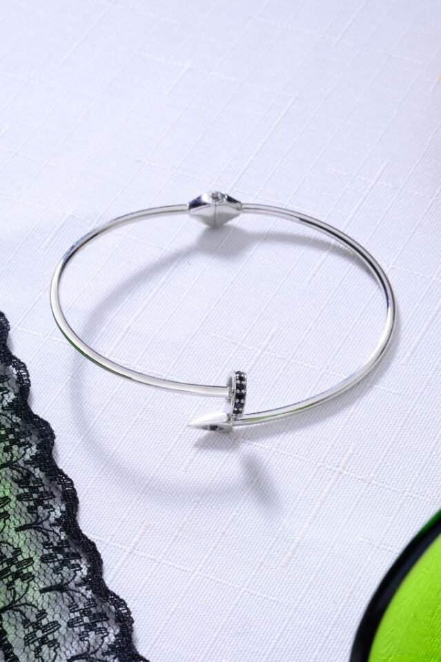 925 Ayar Gümüş Taşlı Çivi Bilezik