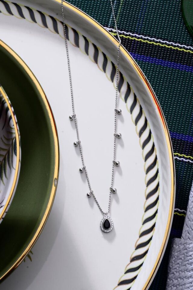 925 Ayar Gümüş Siyah Damla Taş Kesim Kolye