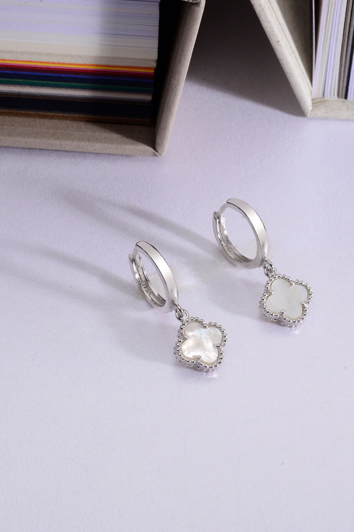 925 Ayar Gümüş 10 mm Sallantılı Yonca Halka Küpe