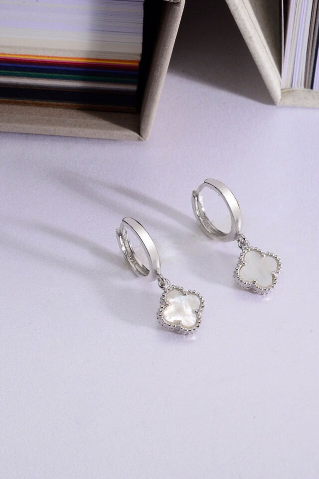 925 Ayar Gümüş 10 mm Sallantılı Yonca Halka Küpe