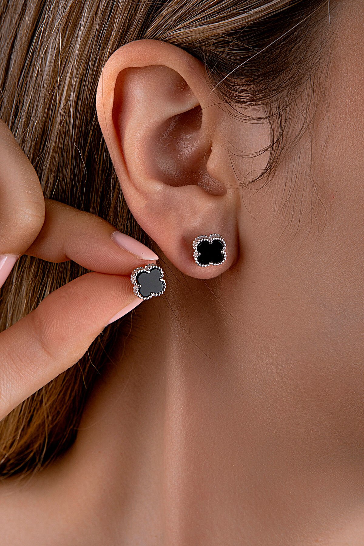 925 Ayar Gümüş Siyah Yonca Figürlü Küpe