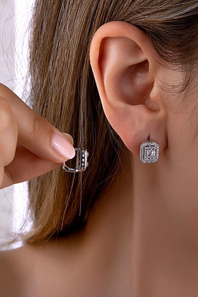 925 Ayar Gümüş Baget Taşlı J Küpe