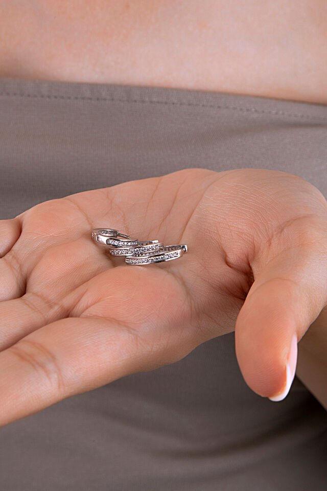 925 Ayar Gümüş Taşlı Tam Tur Halka Küpe 13mm