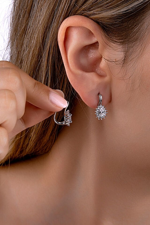 925 Ayar Gümüş Oval Taşlı Çiçek Figürlü J Küpe