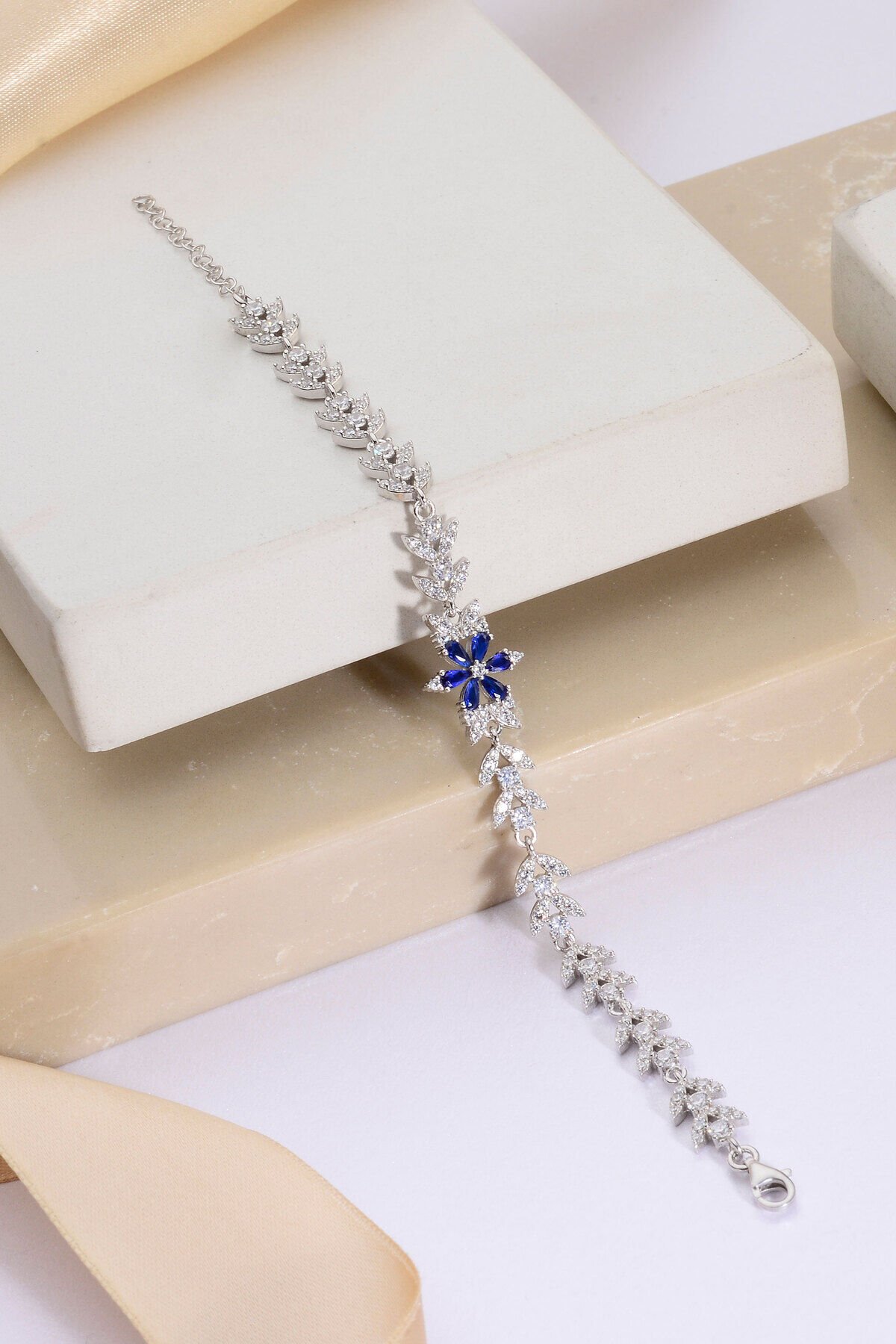 925 AYAR GÜMÜŞ LOTUS ZİRKON TAŞLI BİLEKLİK Lacivert - 15 Cm