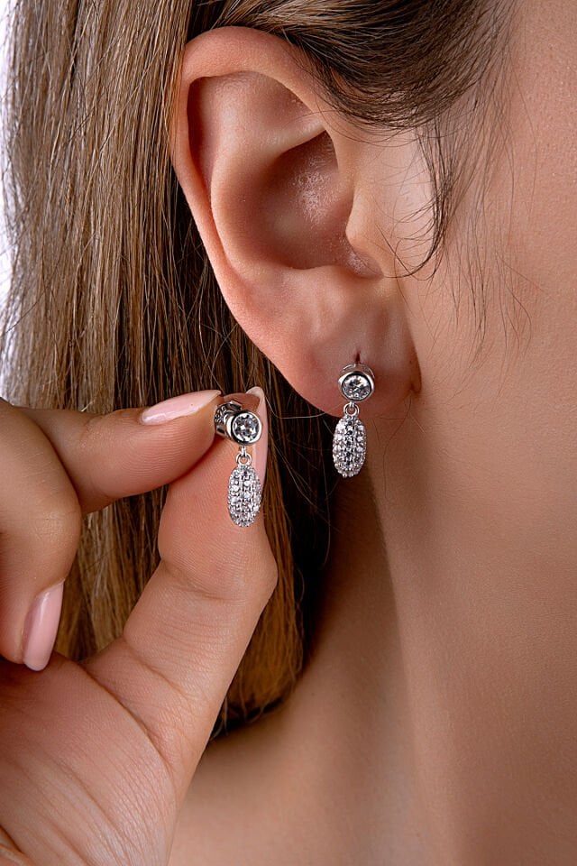 925 Ayar Gümüş Sallantılı Taşlı Oval Küpe