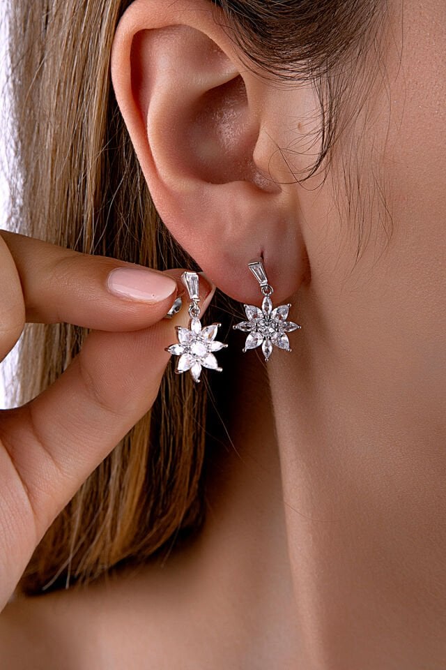 925 Ayar Gümüş Sallantılı Çiçek Küpe