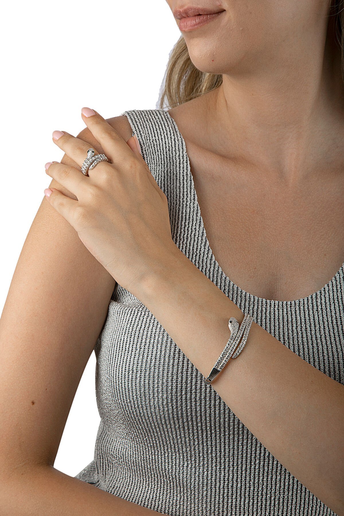 925 Ayar Gümüş Yılan Motifli Taş İşlemeli İki Tur Dönen Kelepçe Bilezik ve Yüzük Seti