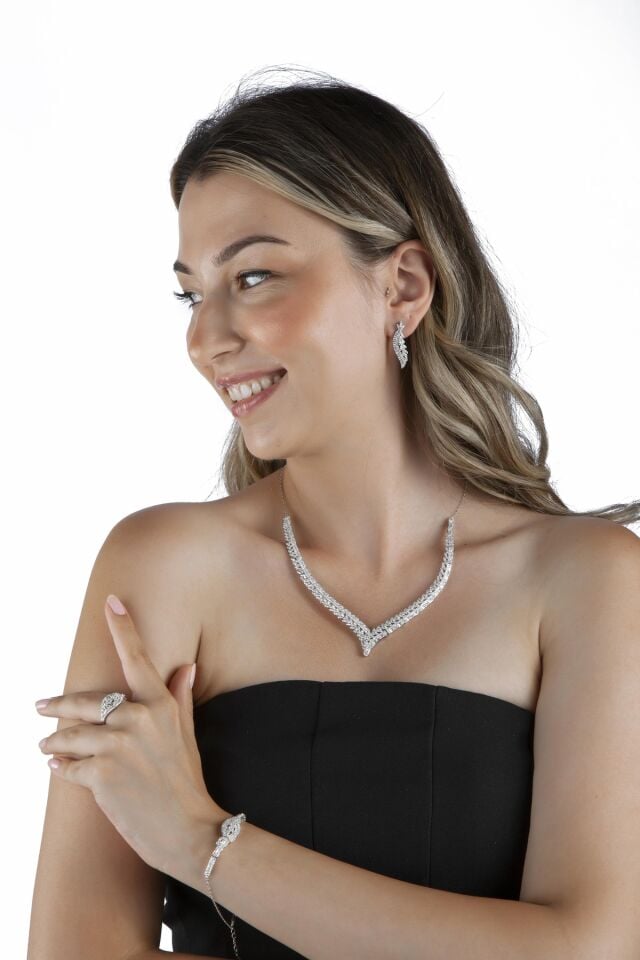 925 Ayar Gümüş Taşlı V Model Gerdanlık Set