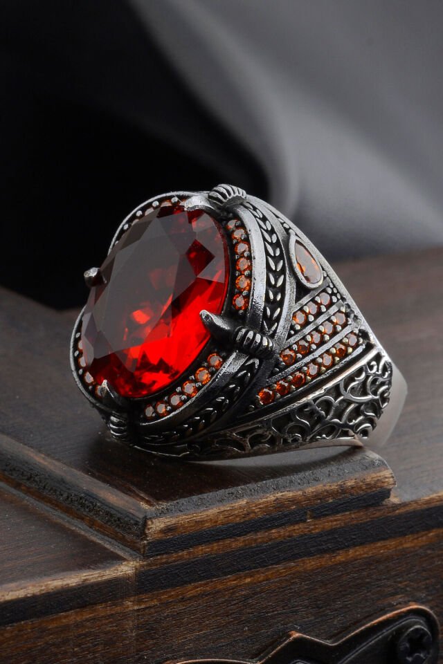 925 AYAR GÜMÜŞ OVAL DETAYLI KIRMIZI ZİRKON TAŞLI ERKEK YÜZÜK