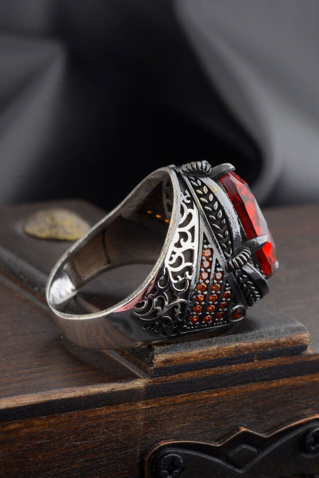 925 AYAR GÜMÜŞ OVAL DETAYLI KIRMIZI ZİRKON TAŞLI ERKEK YÜZÜK