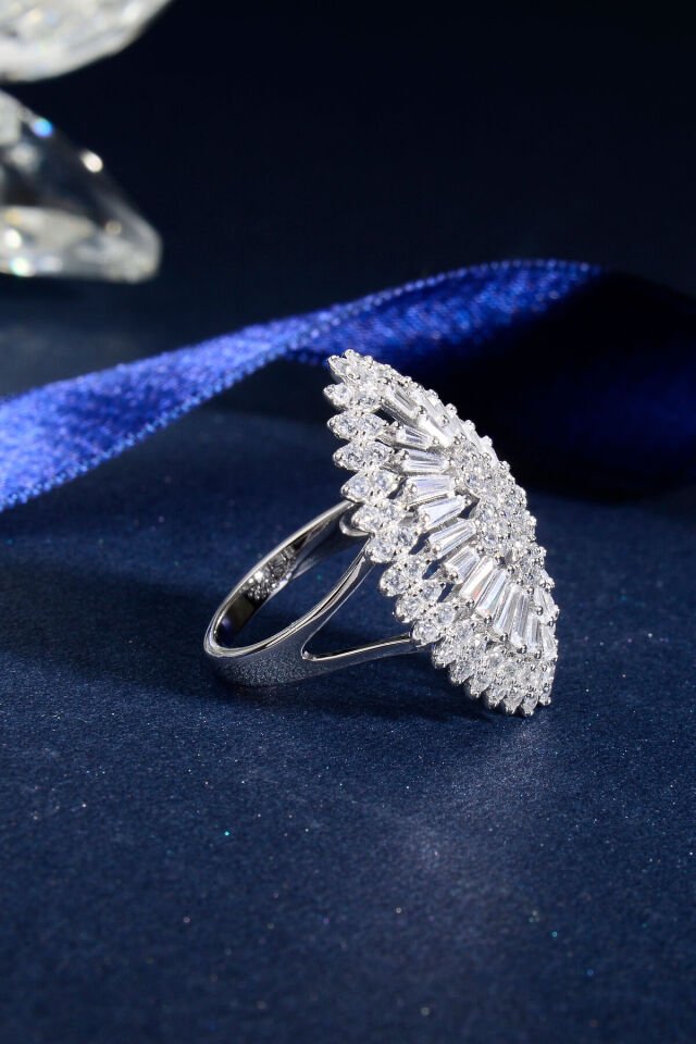 925 AYAR GÜMÜŞ YAPRAK MODEL TAŞLI YÜZÜK