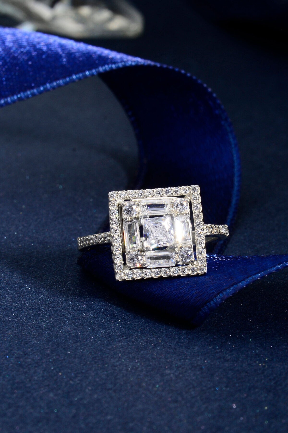 925 Ayar Gümüş Kare Taşlı Baget Yüzük