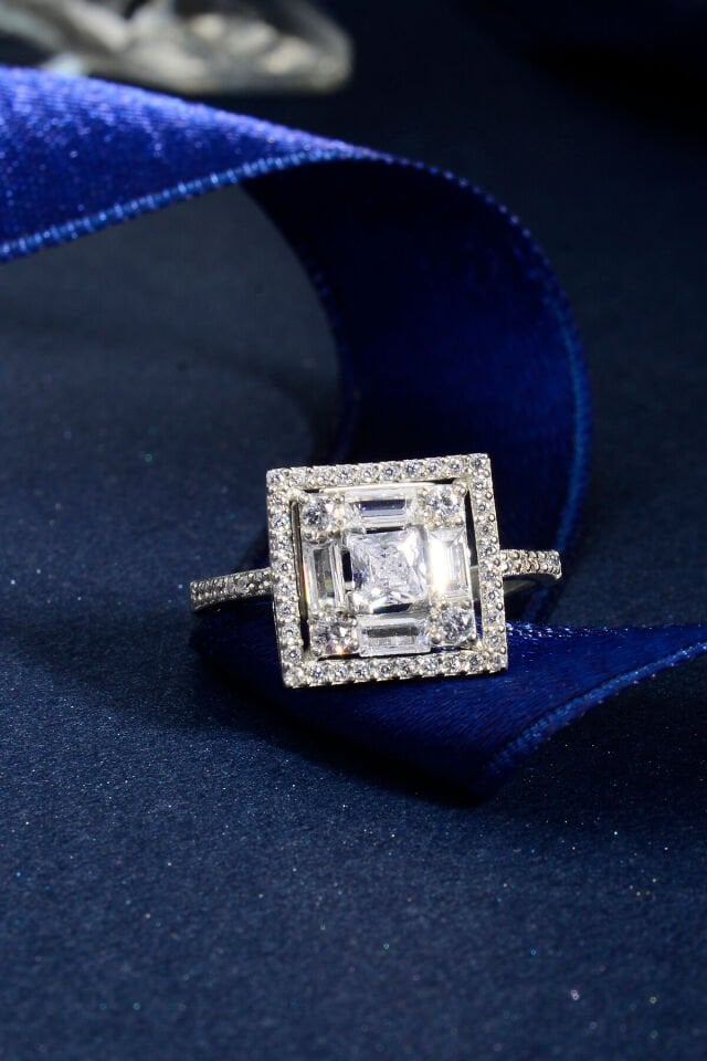 925 Ayar Gümüş Kare Taşlı Baget Yüzük