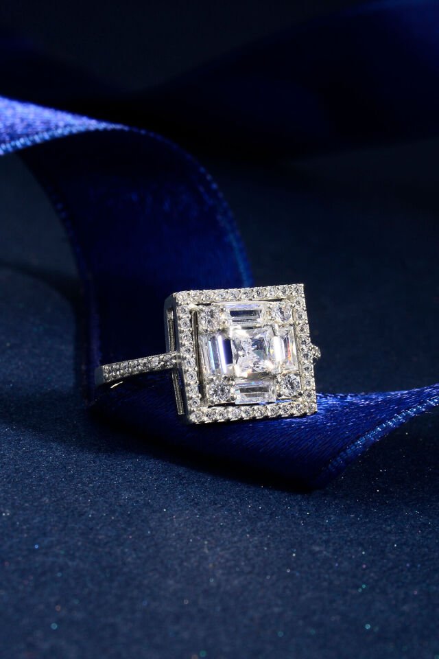 925 Ayar Gümüş Kare Taşlı Baget Yüzük