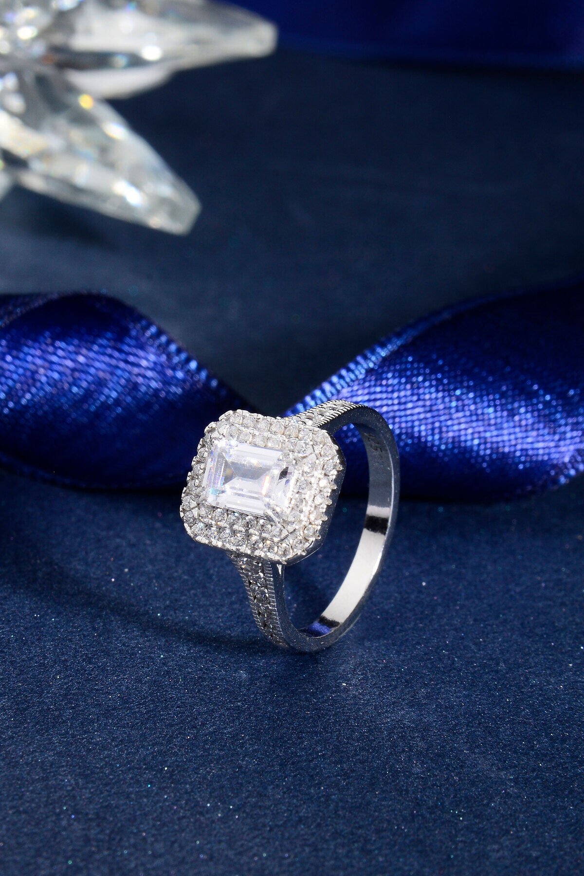 925 AYAR GÜMÜŞ ZİRKON BAGET KESİM TAŞLI YÜZÜK