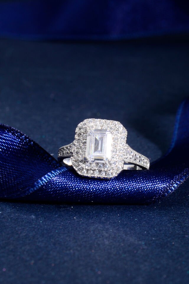 925 AYAR GÜMÜŞ ZİRKON BAGET KESİM TAŞLI YÜZÜK