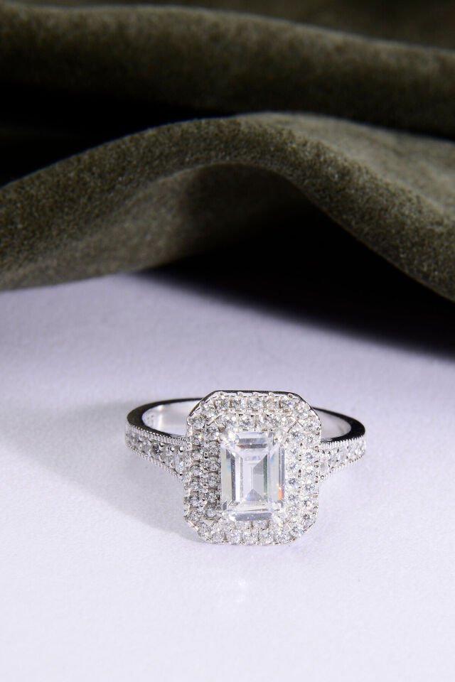 925 AYAR GÜMÜŞ ZİRKON BAGET KESİM TAŞLI YÜZÜK