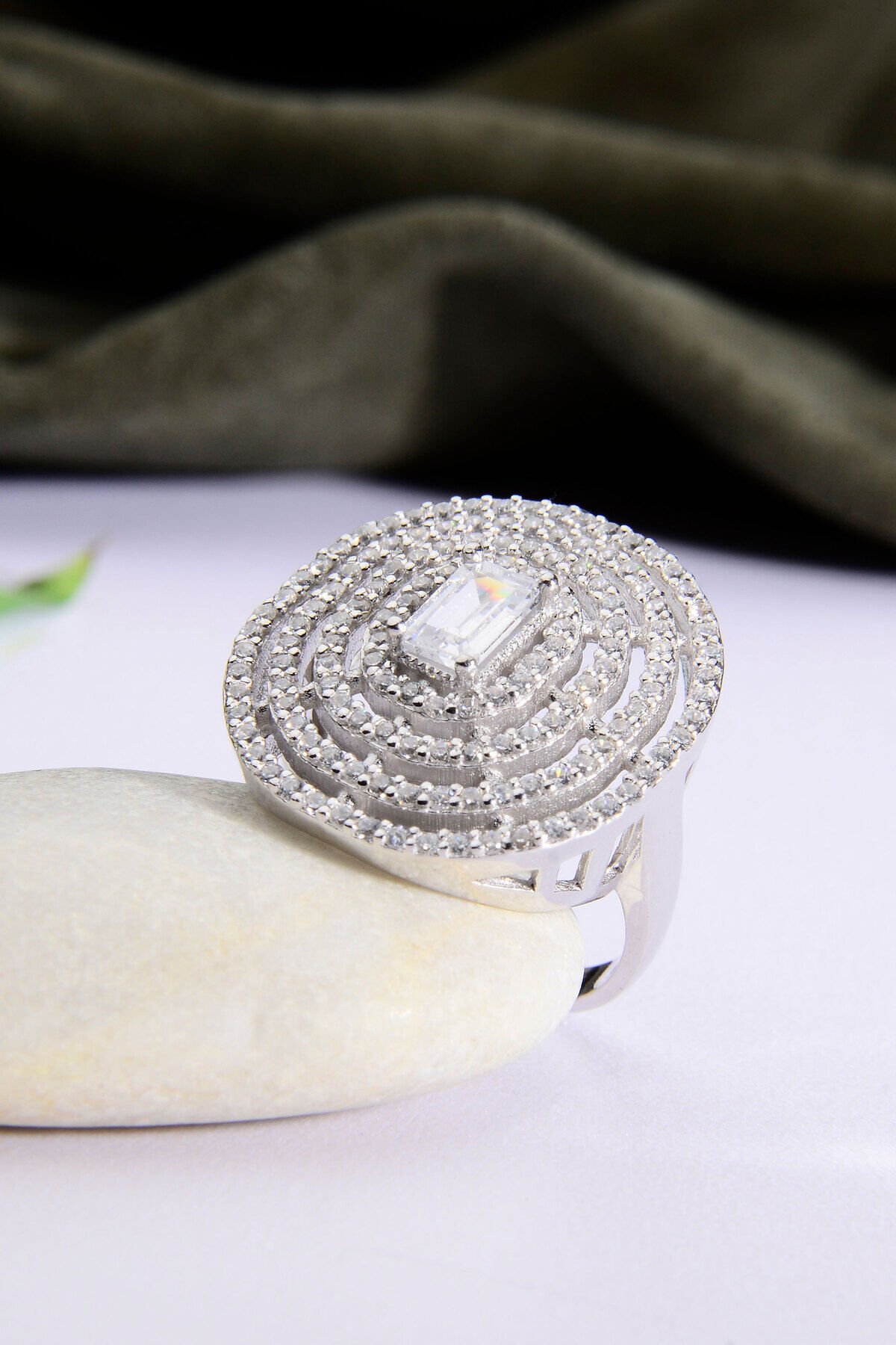 925 AYAR GÜMÜŞ TAŞLI BÜYÜK OVAL ŞIK YÜZÜK