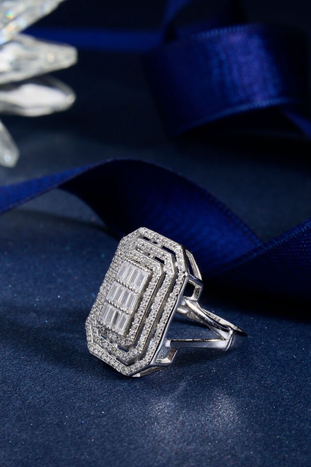 925 AYAR GÜMÜŞ 3 SIRALI TAŞ DÖŞEMELİ BÜYÜK BAGET YÜZÜK