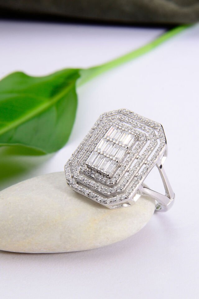 925 AYAR GÜMÜŞ 3 SIRALI TAŞ DÖŞEMELİ BÜYÜK BAGET YÜZÜK