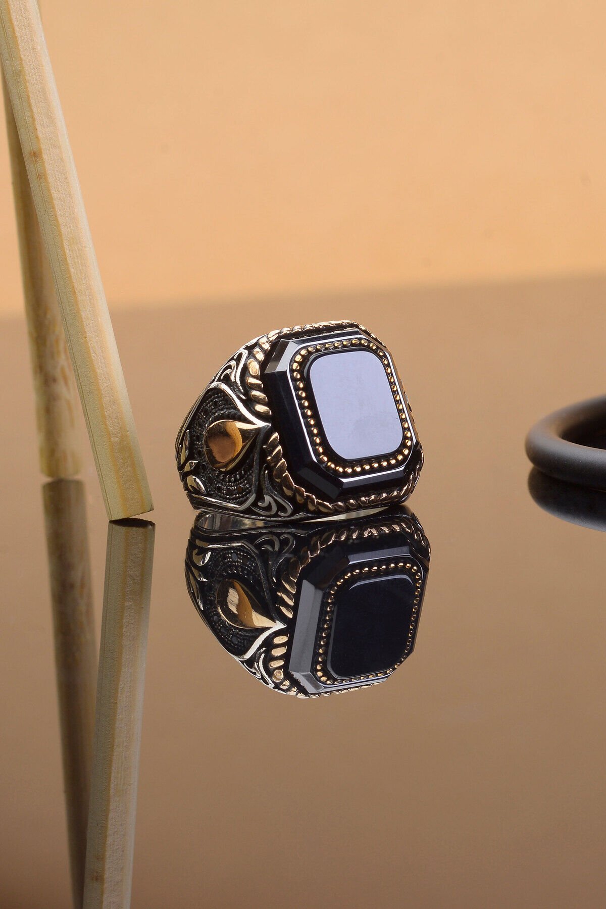 SİYAH ZİRKON TAŞ DAMLA DESENLİ KARE 925 AYAR GÜMÜŞ ERKEK YÜZÜK