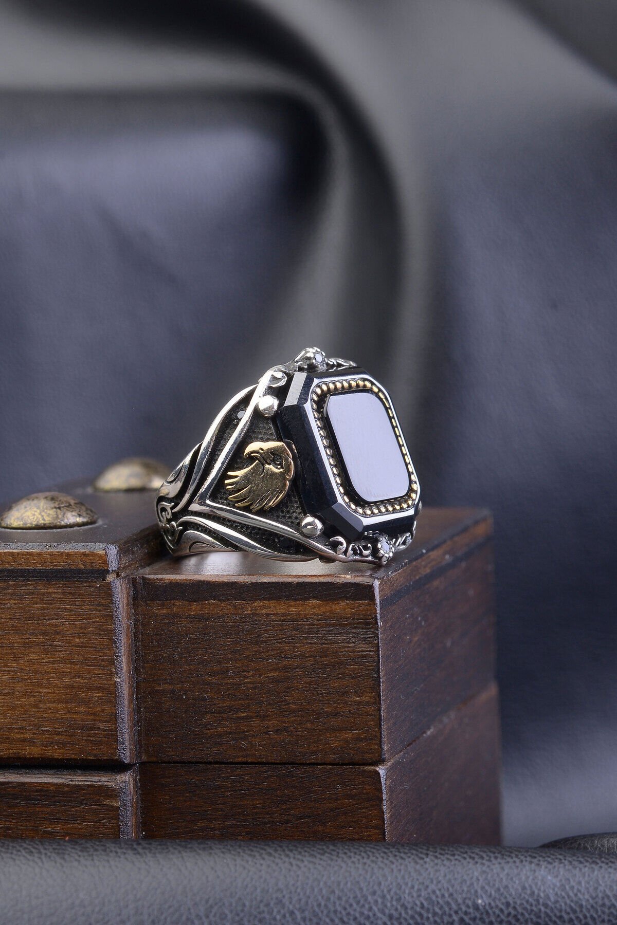 SİYAH ZİRKON TAŞLI KARTAL MOTİFLİ 925 AYAR GÜMÜŞ ERKEK YÜZÜK