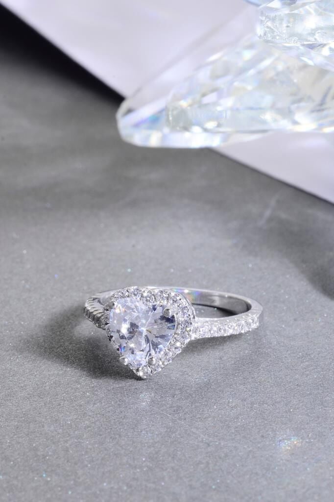 925 Ayar Gümüş Beyaz Taşlı Kalp Yüzük