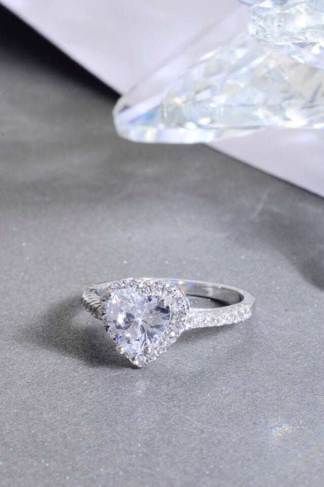 925 Ayar Gümüş Beyaz Taşlı Kalp Yüzük