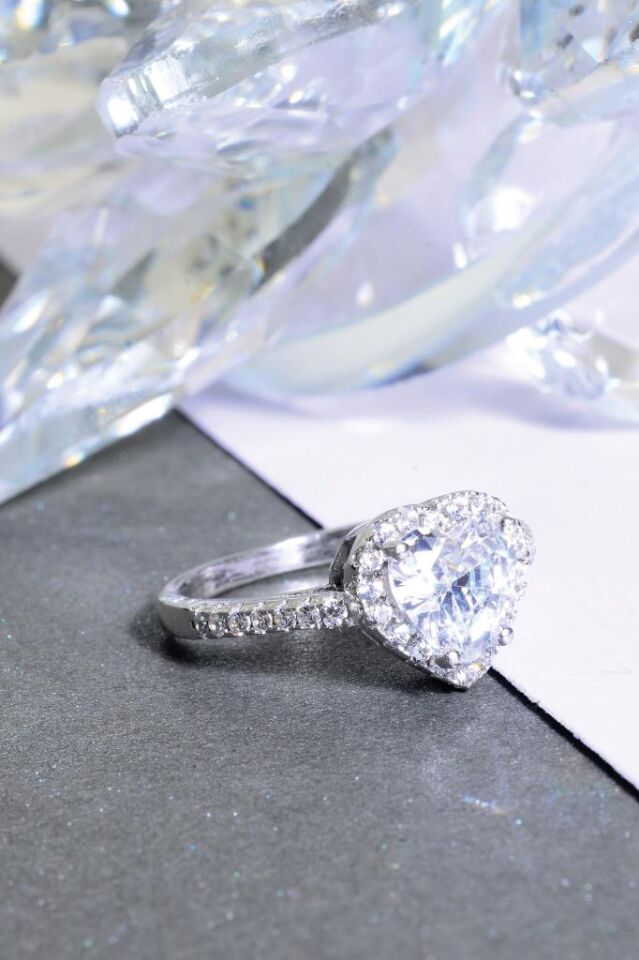 925 Ayar Gümüş Beyaz Taşlı Kalp Yüzük