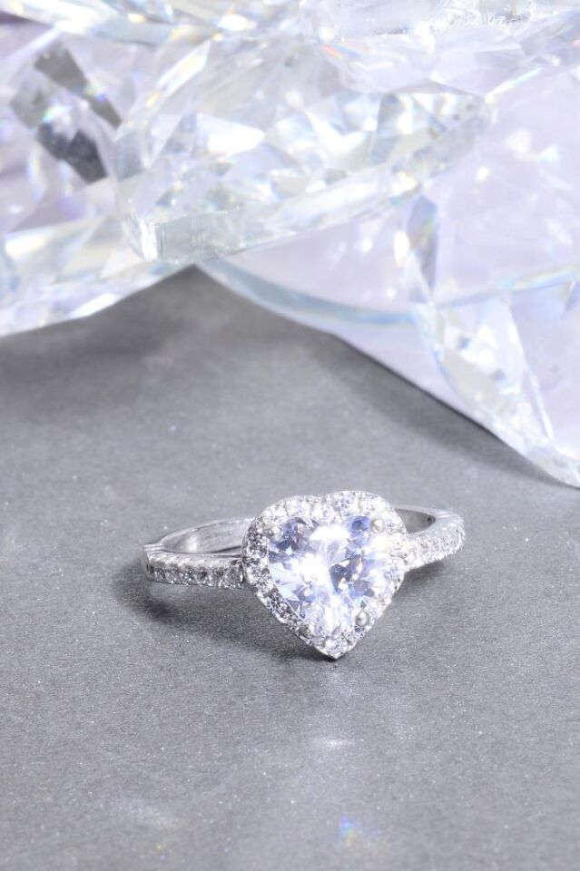 925 Ayar Gümüş Beyaz Taşlı Kalp Yüzük