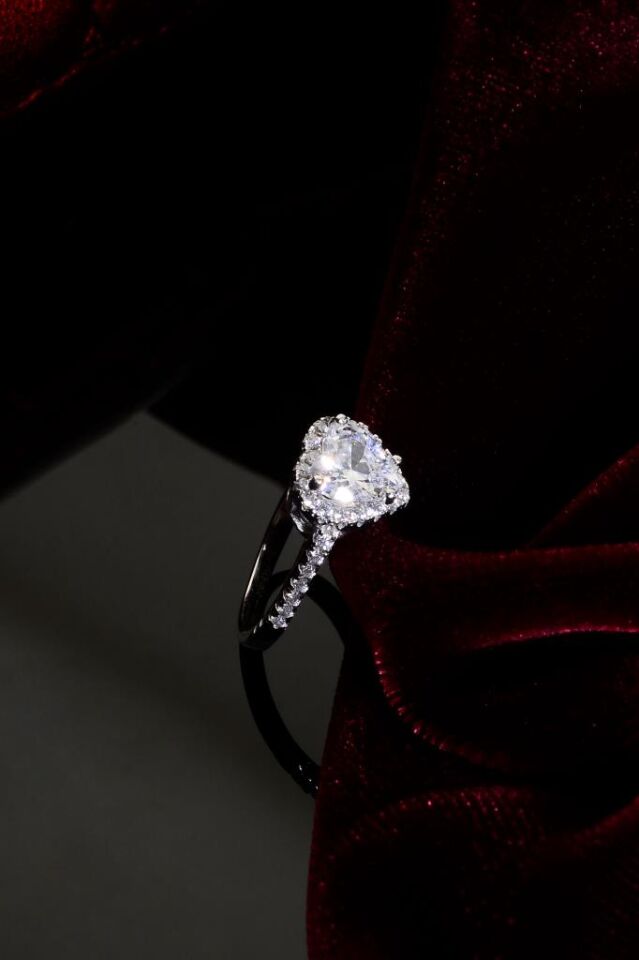 925 Ayar Gümüş Beyaz Taşlı Kalp Yüzük