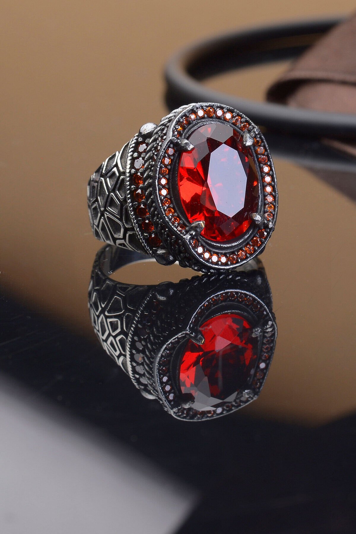 KIRMIZI ZİRKON TAŞLI ZİRKON TAŞ SÜSLEMELİ 925 AYAR GÜMÜŞ ERKEK YÜZÜĞÜ