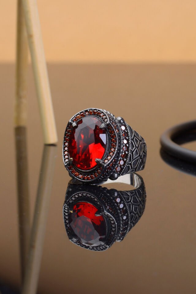 KIRMIZI ZİRKON TAŞLI ZİRKON TAŞ SÜSLEMELİ 925 AYAR GÜMÜŞ ERKEK YÜZÜĞÜ