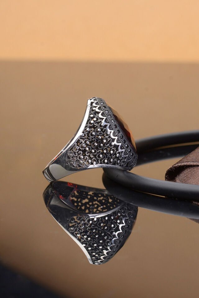 KIRMIZI ZİRKON OVAL TAŞLI 925 AYAR GÜMÜŞ ERKEK YÜZÜK