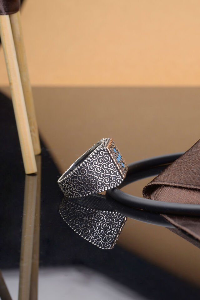 TURKUAZ TAŞLI İŞLEMELİ 925 AYAR GÜMÜŞ ERKEK YÜZÜK