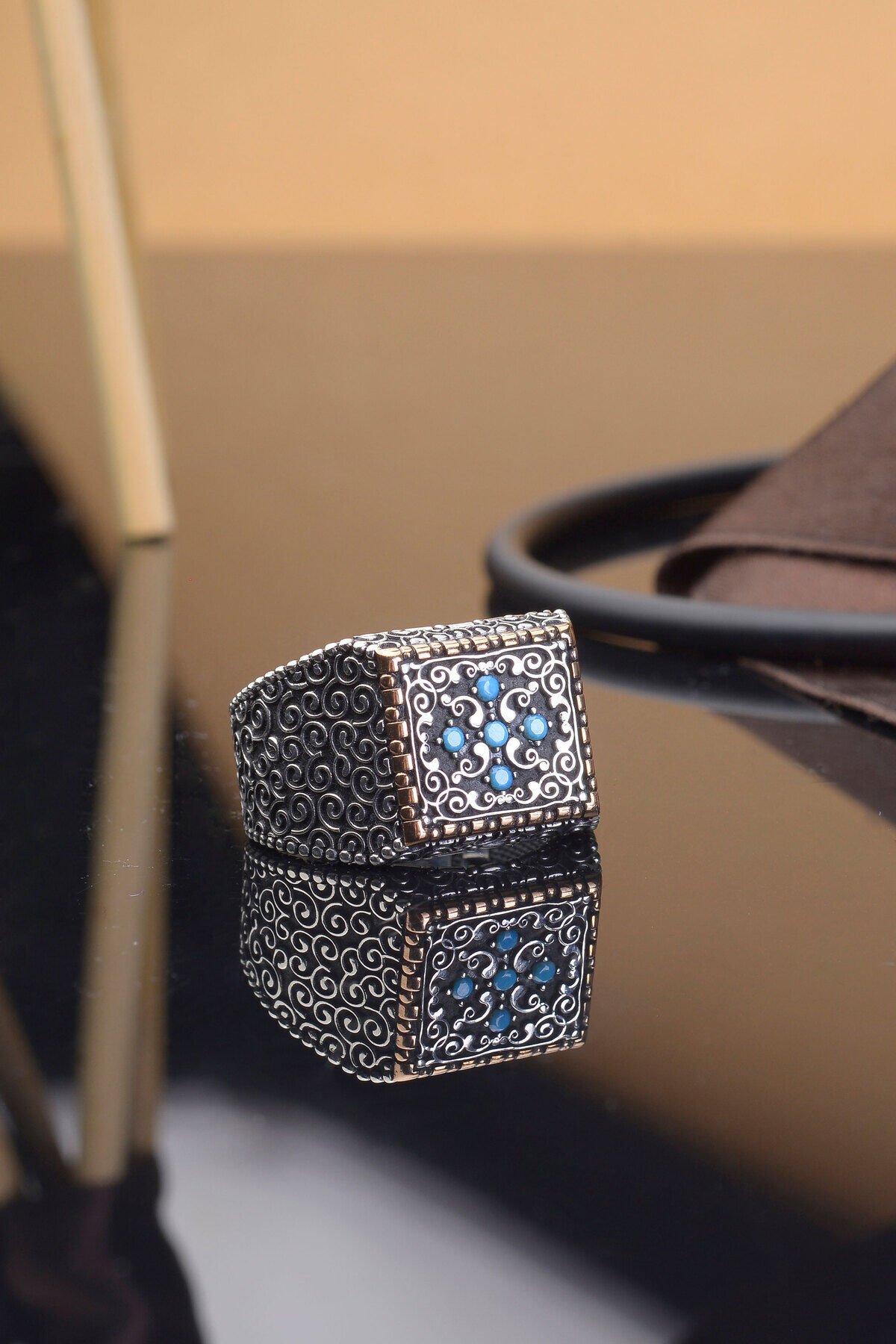 TURKUAZ TAŞLI İŞLEMELİ 925 AYAR GÜMÜŞ ERKEK YÜZÜK