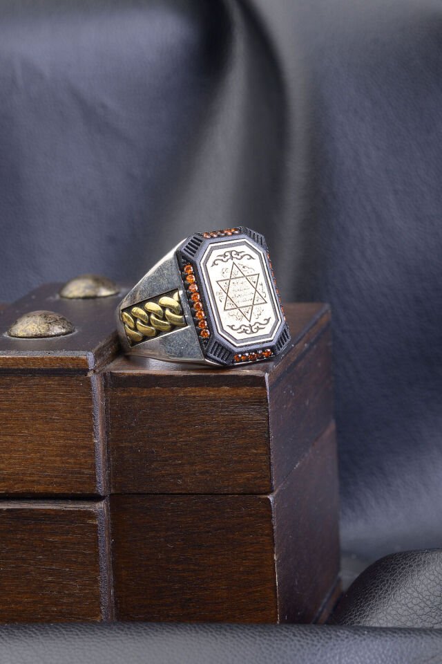 MÜHRÜ SÜLEYMAN İŞLEMELİ KENARLARI TAŞ DETAYLI 925 AYAR GÜMÜŞ ERKEK YÜZÜK