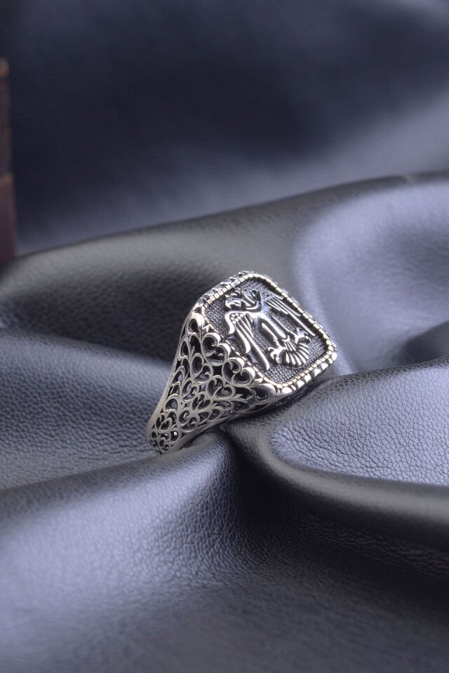 925 AYAR GÜMÜŞ SELÇUKLU KARTALI İŞEMELİ DESENLİ ERKEK YÜZÜK