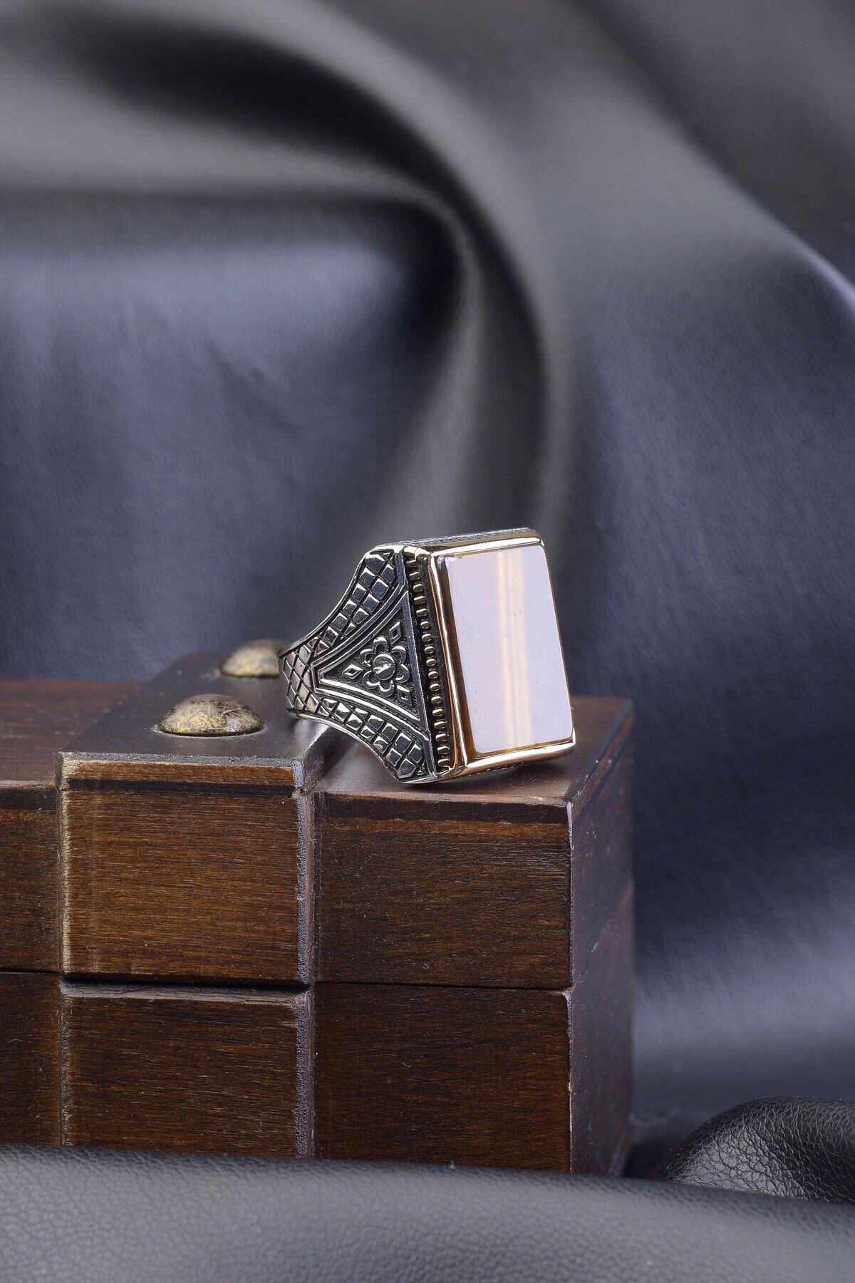 DİKDÖRTGEN KAPLANGÖZÜ TAŞLI 925 AYAR GÜMÜŞ ERKEK YÜZÜK