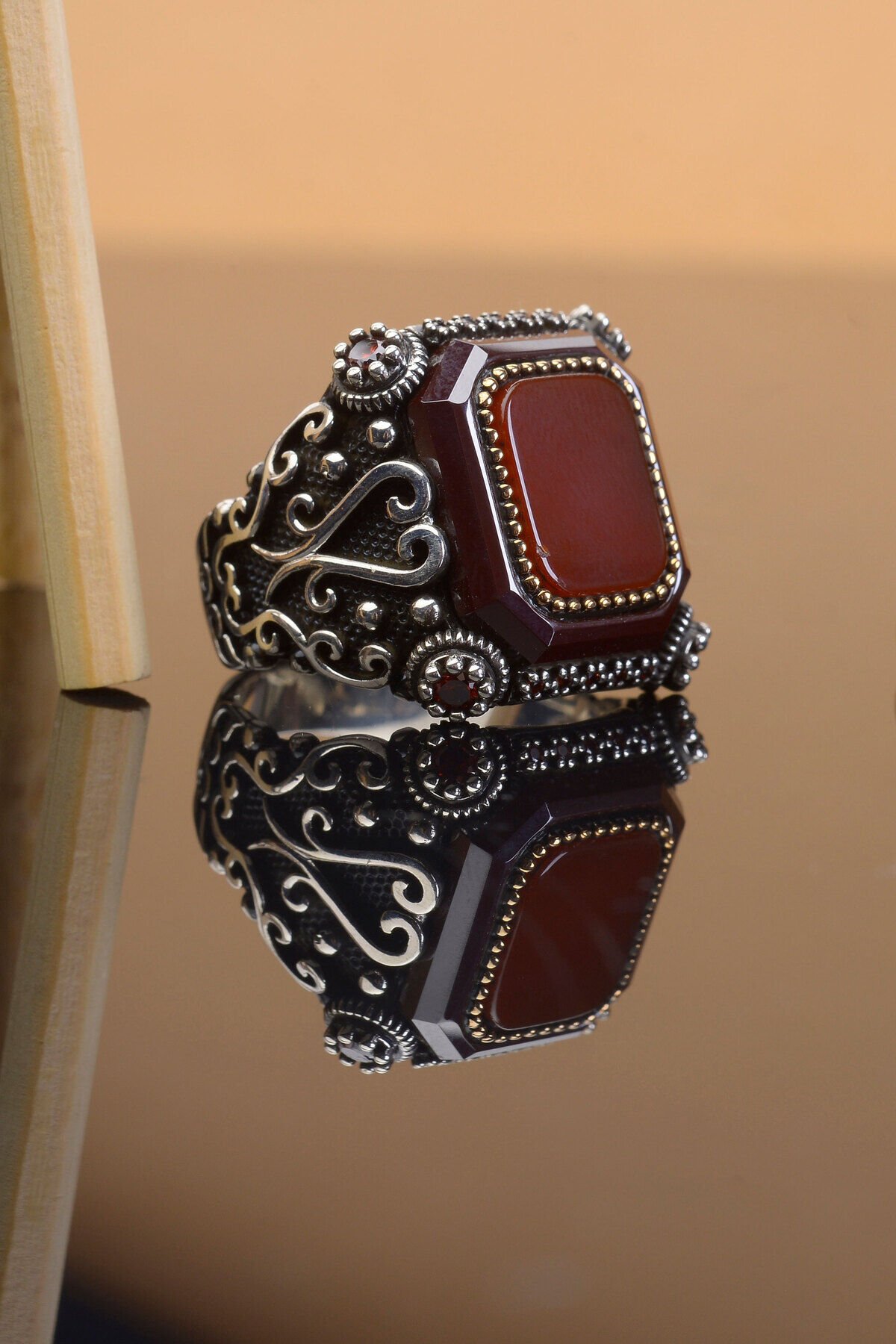 AKİK TAŞLI KARE MODEL 925 AYAR GÜMÜŞ ERKEK YÜZÜK