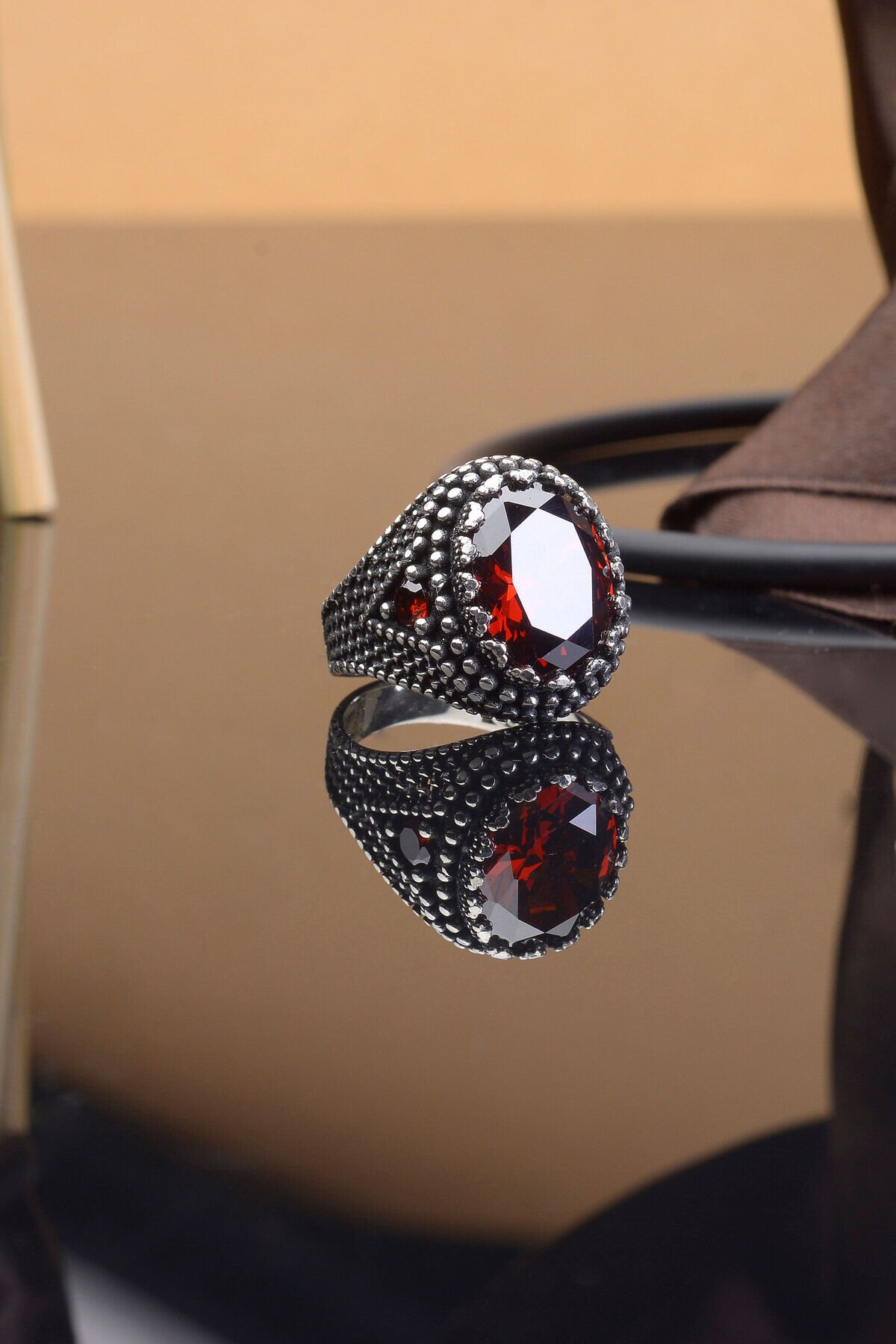 KIRMIZI ZİRKON TAŞLI 925 AYAR GÜMÜŞ ZİRKON TAŞ SÜSLEMELİ ERKEK YÜZÜK