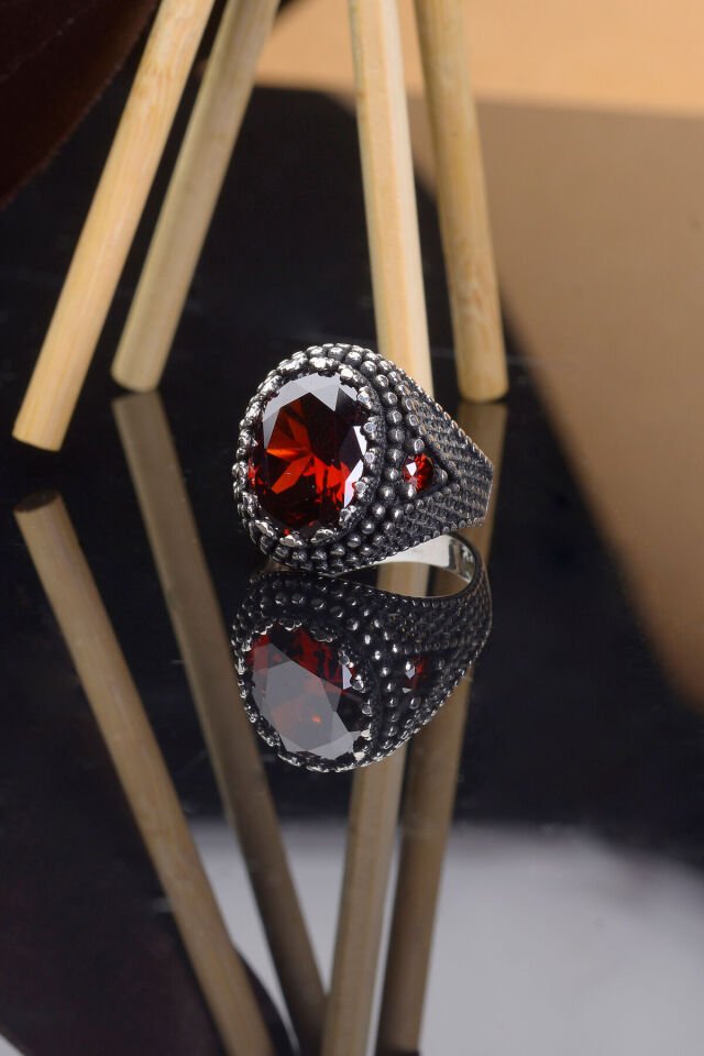 KIRMIZI ZİRKON TAŞLI 925 AYAR GÜMÜŞ ZİRKON TAŞ SÜSLEMELİ ERKEK YÜZÜK