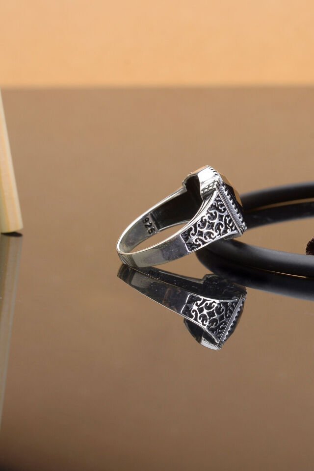 SİYAH ZİRKON TAŞLI YAN KENARI İŞEMELİ 925 AYAR GÜMÜŞ ERKEK YÜZÜK