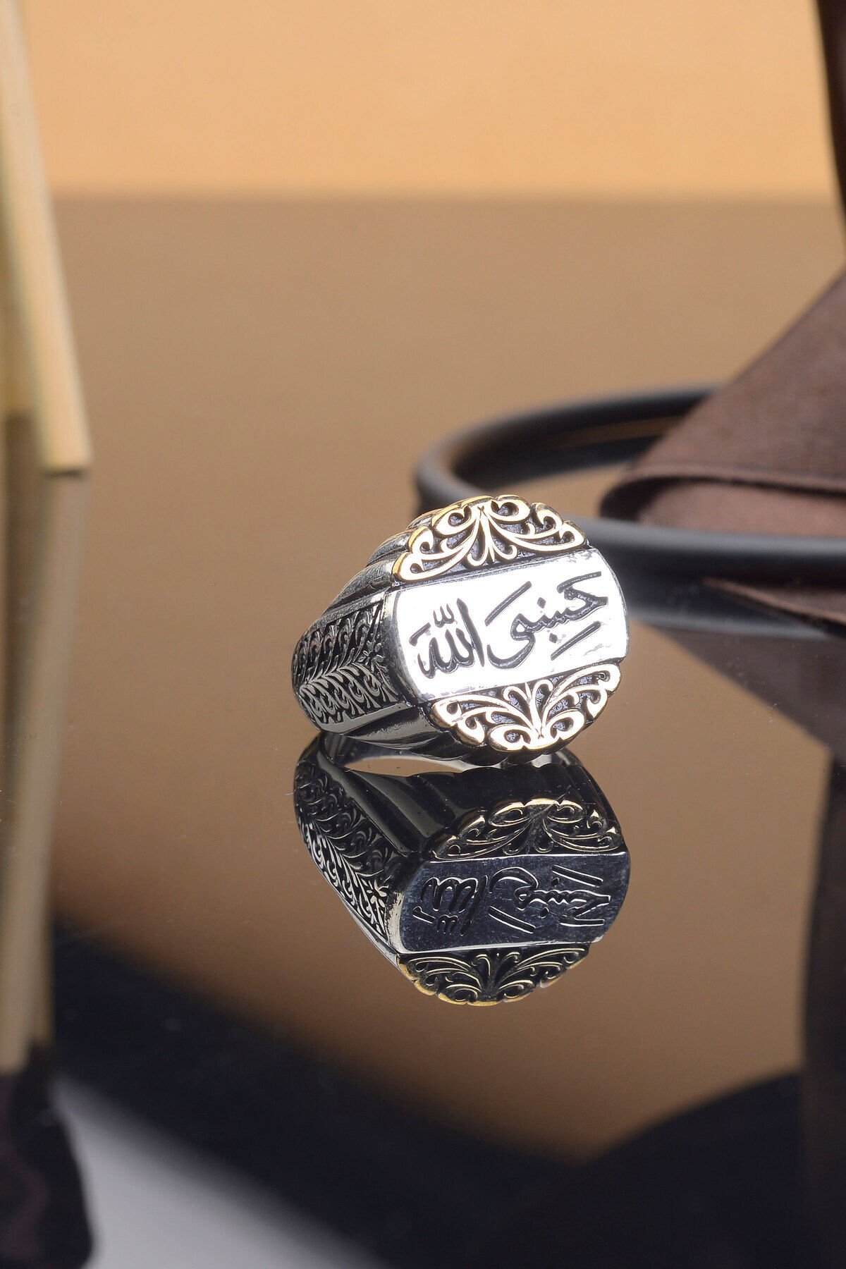 925 Ayar Orijinal Gümüş Damgalı Özel İşçilikli Kenarları Motifli Hasbinallah Yazılı Erkek Yüzük