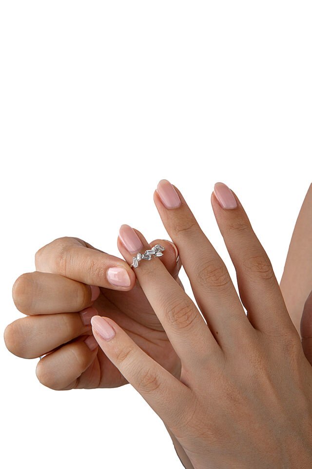 925 Ayar Gümüş Dağınık Baget Taşlı Yüzük