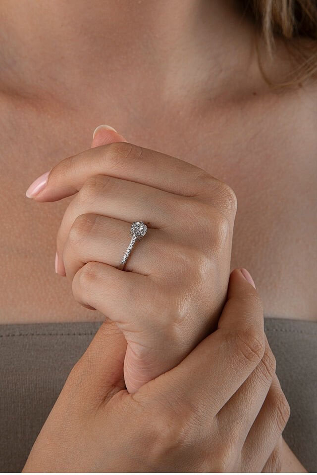 925 Ayar Gümüş Pırlanta Montürlü Kare Taşlı Yüzük